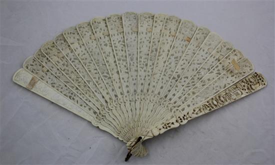 A Chinese export ivory card case and a similar brise fan, 19th century, 11.5cm & 20cm, losses